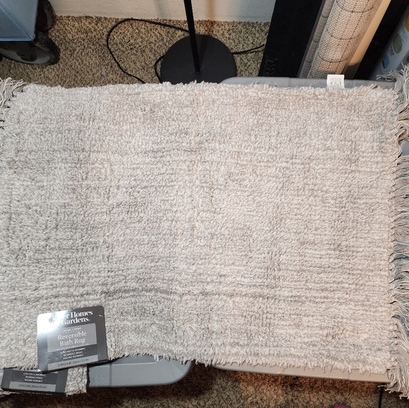 Set of 2 BH&G bath rugs - Picture 3 of 4